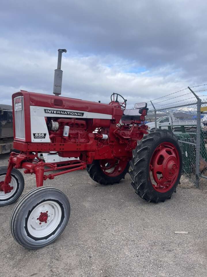 High Crop Tractor 656