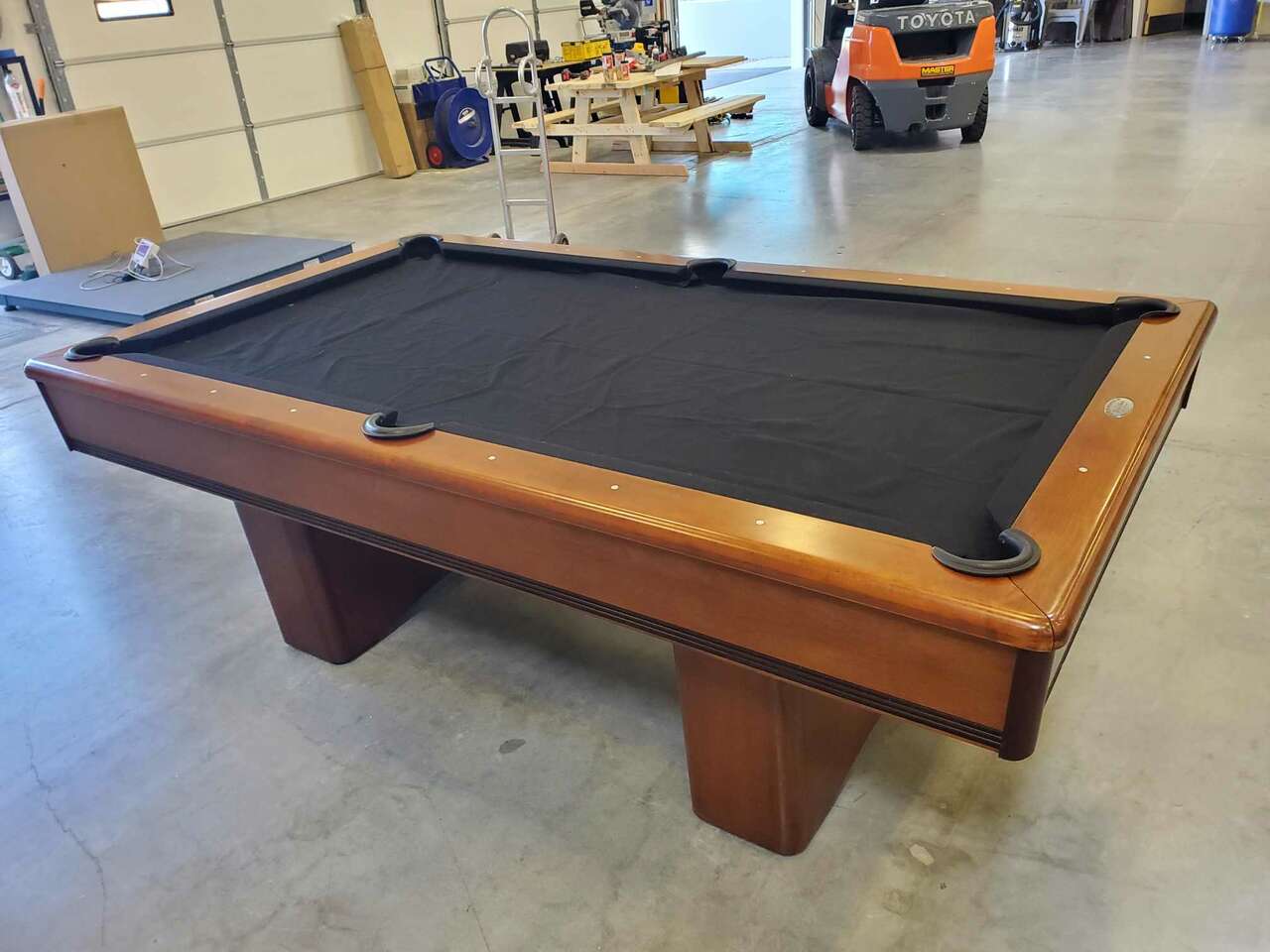 7ft Olhausen York pool table Furniture