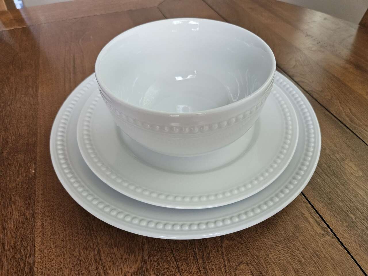 Fitz & Floyd 16-piece White Dinnerware Set