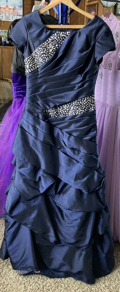 Beautiful Modest Formal Gown Size 6-Special!