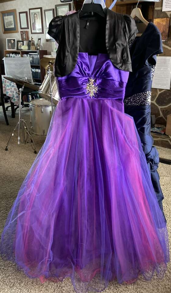 Amazing Formal Gown W/Satin Black Shrug-Special