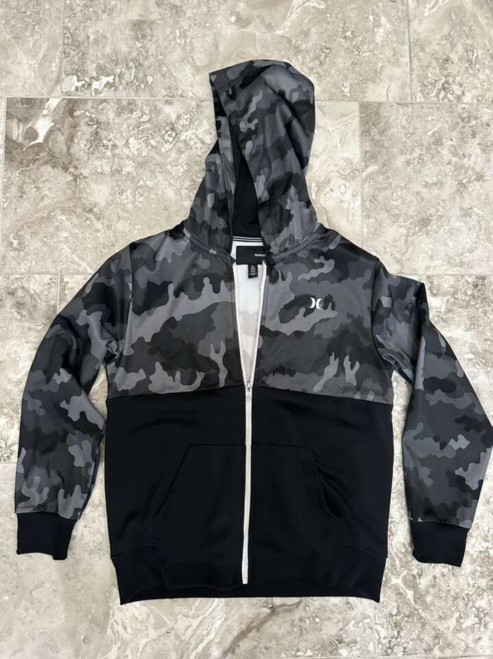 Hurley black/camo $10 Boys Full Zip Hoodie Size L
