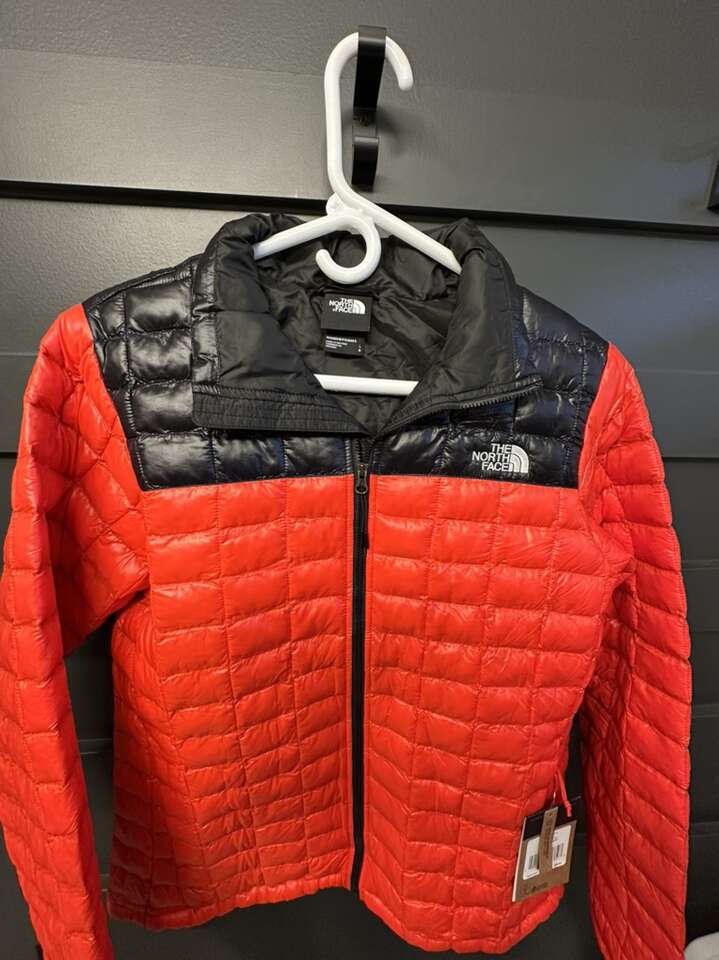 The North Face Eco Thermoball Women’s coat Sz L