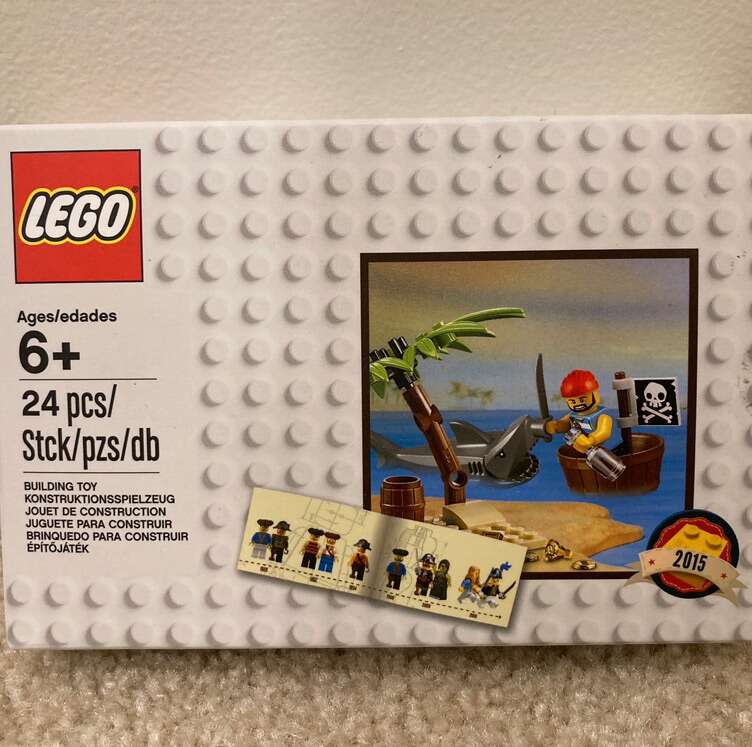 2015 Limited Lego Pirates Mini Set Rare!
