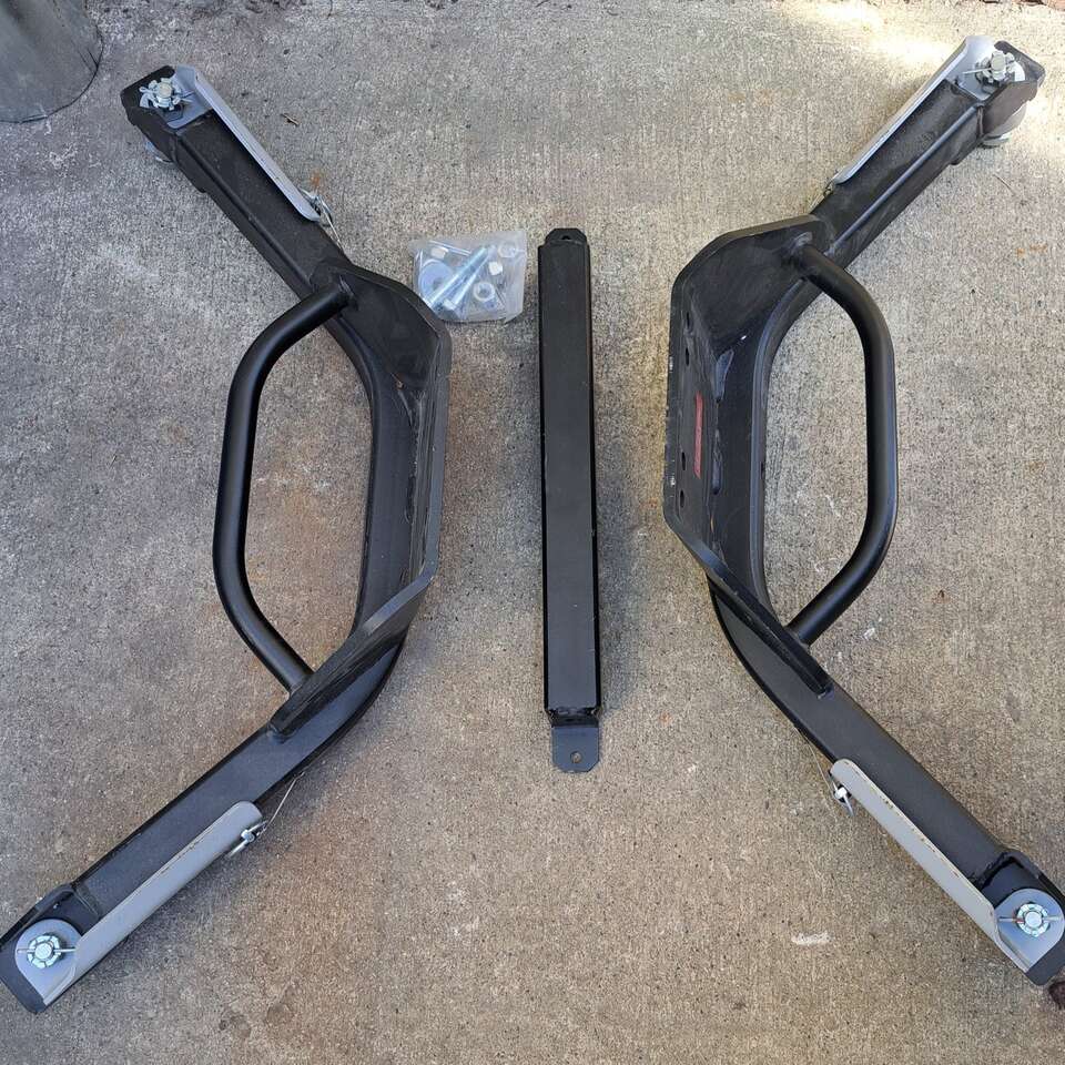 Curt 16021 Ram 2500 3500 puck system 5th wheel leg