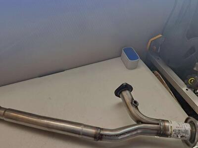 toyoya sienna 04-06 3.3L 2WD exhaust pipe