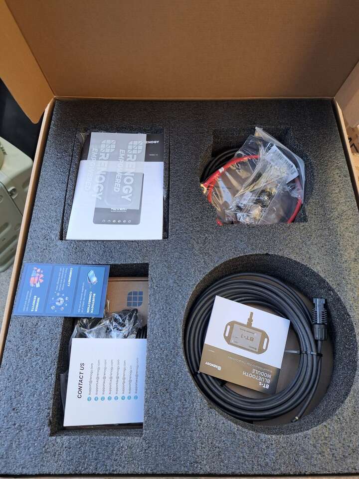 Renogy 100w 12v off grid solar premium kit