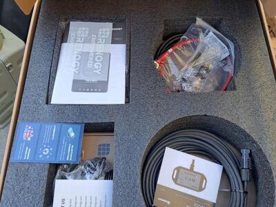 Renogy 100w 12v off grid solar premium kit