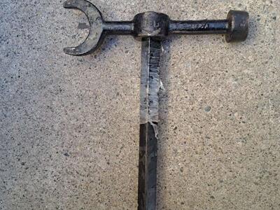 McDonal 304B 6' ft comb curb box key