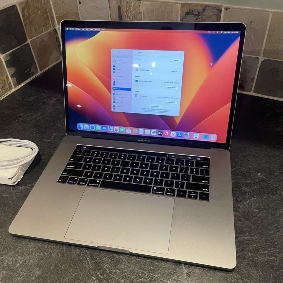 2019 MacBook Pro 15in 512GB 16GB