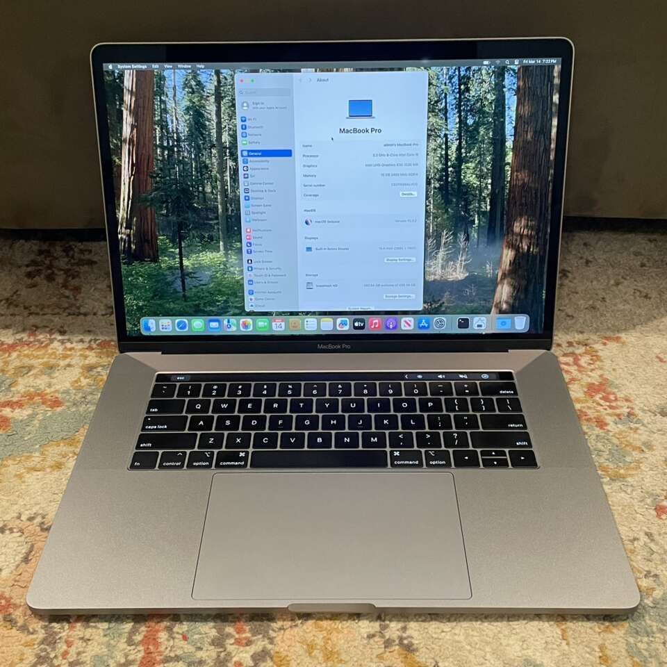 2019 MacBook Pro 15in i9 8 Core 512GB 16GB