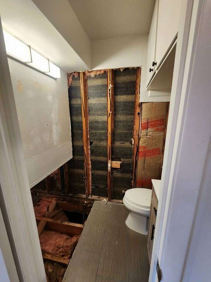 Professional Handyman | Deck Repair | Kitchen Upgrades | Drywall Installation | Furniture Assembly | And More!