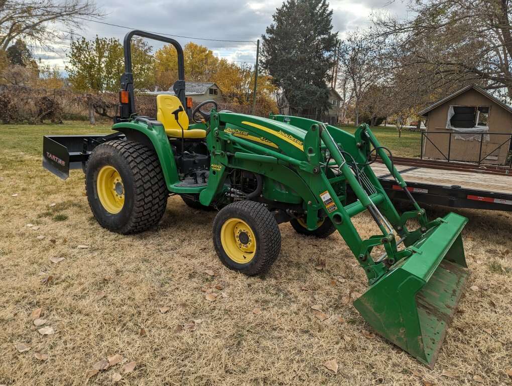 Nice low hr John Deere 4720 w/ loader