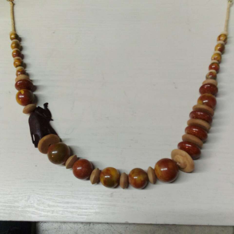 Necklace hand lathe out wooden beads