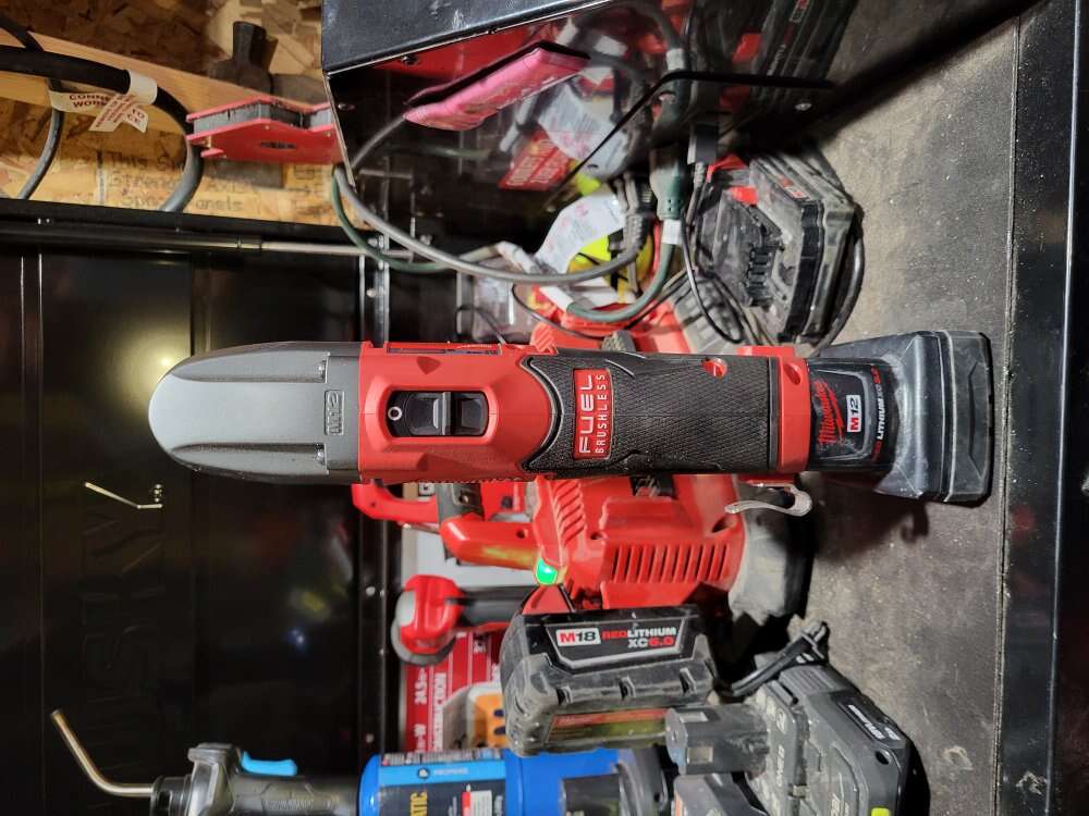 Tool rental metal nibbler