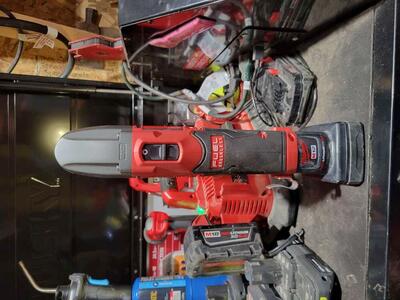 Tool rental metal nibbler