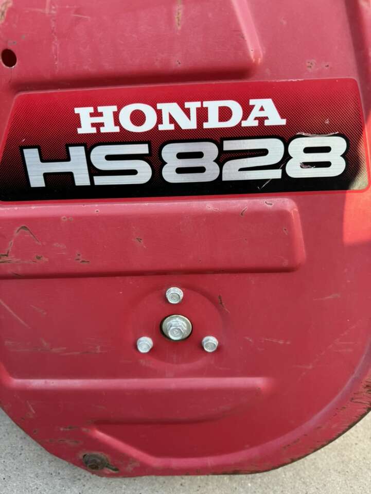 Honda snowblower HS828 Home and Garden