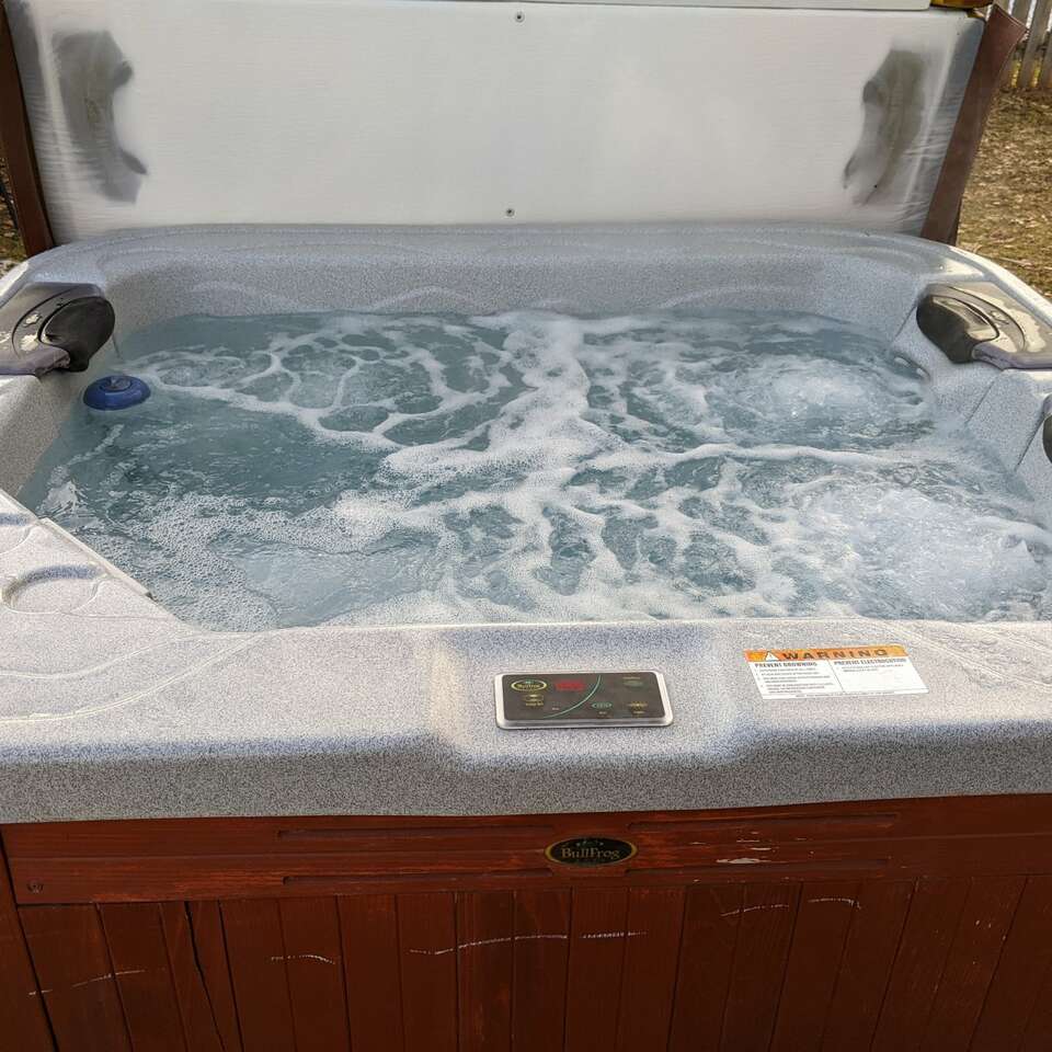 Bullfrog Hot Tub / Spa Home and Garden