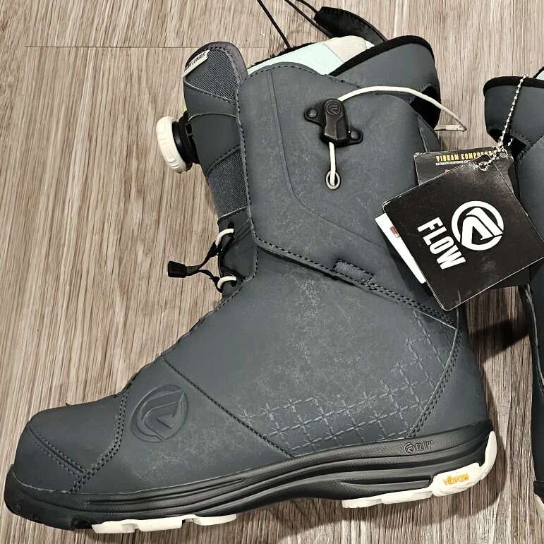 New Women's Flow Boa Hybrid Snowboard Boots 7.5