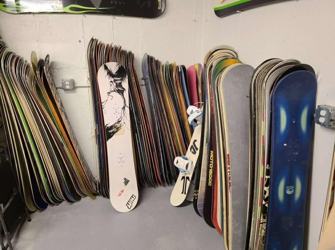 Snowboard & Snowboarding Gear (Cheap Packages)