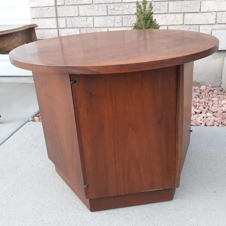Lane Round Mid Century End Table Furniture