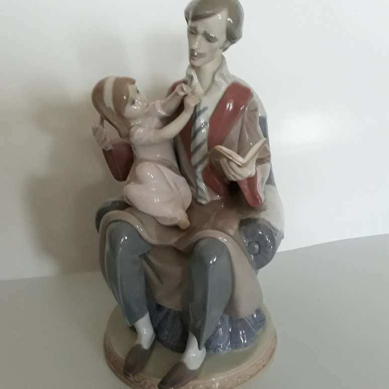 Liadro Figurine 5584 Father's Day (HAIRLINE CRACK)