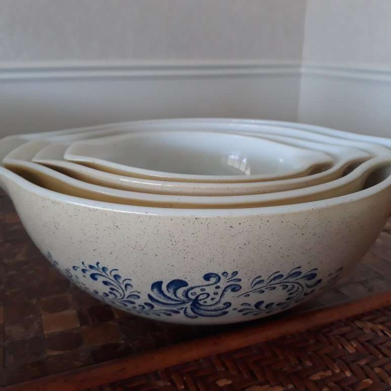 Vintage PYREX Homestead Nestung Set 4 Mixing Bowls