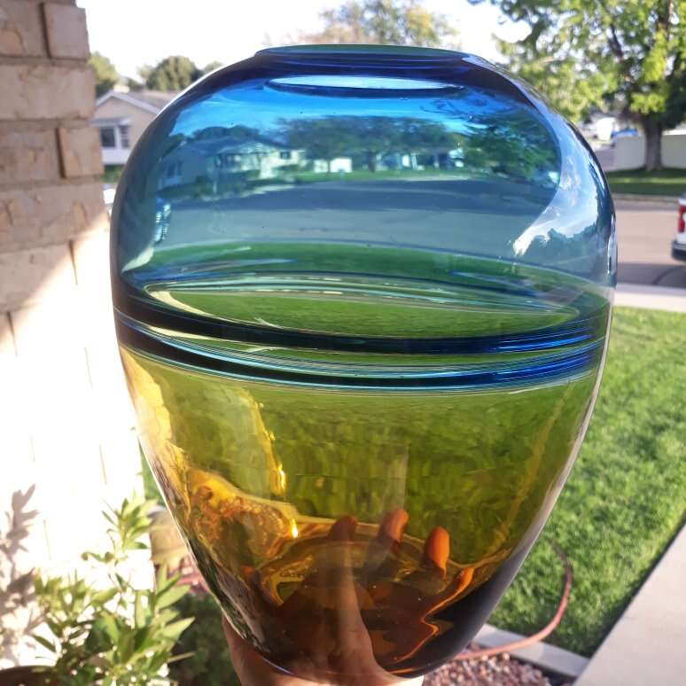 Art glass vase