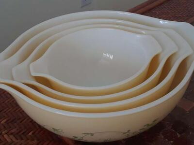 4 Vtg PYREX Shenandoah Cinderella Mixing Bowls