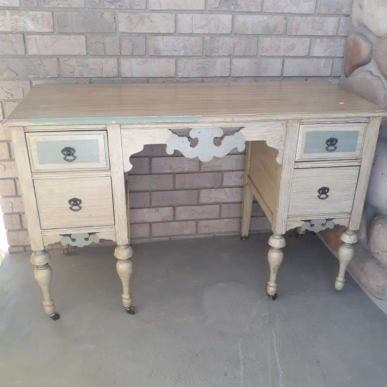 Vintage Solid Wood Beautuful Desk / Vanuty / Table