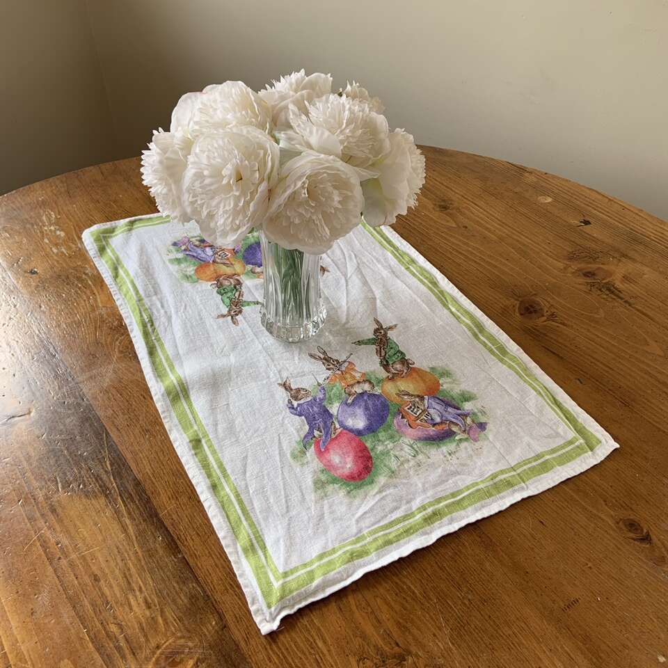 William Sonoma Linen Easter Bunny Band Table Runne