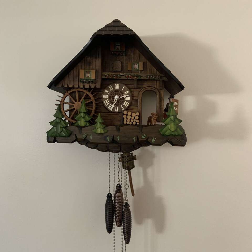 Beautiful Vintage Cuckoo Clock Plays Edelweiss