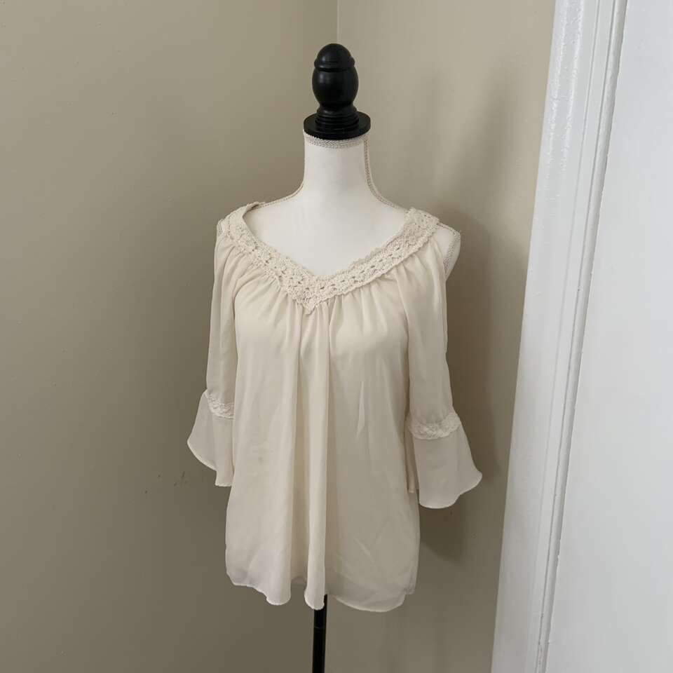 Charming Charlie Women's Ivory 3/4 Sleeve Blouse