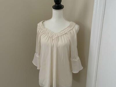 Charming Charlie Women's Ivory 3/4 Sleeve Blouse