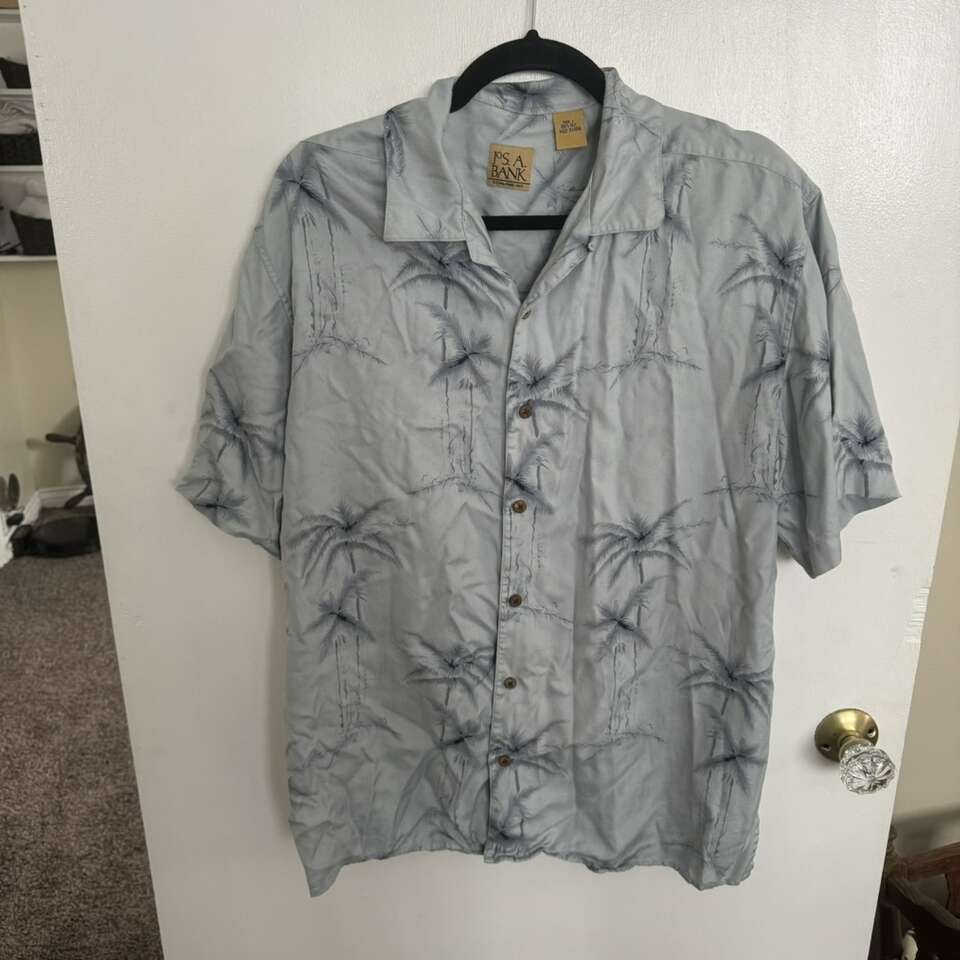 Jos A Bank 100% Silk Tropical Hawaiian Shirt L