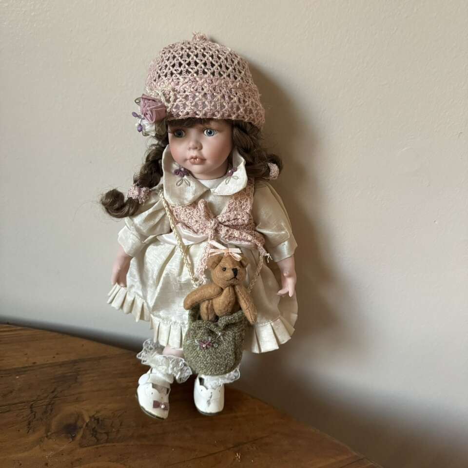 Vintage Geppeddo Porcelain Doll STEPHANIE 13” T