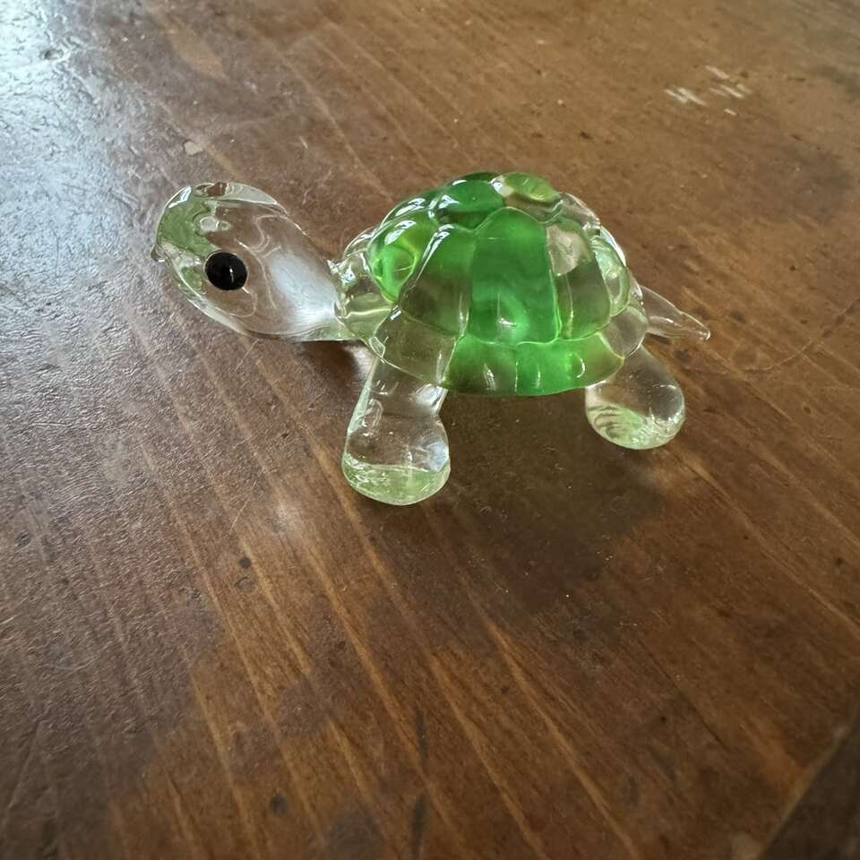 Green Sea Turtle Small Glass Figurine missing eye