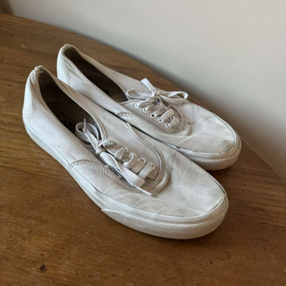 Unisex White Vans Size 10 Women’s 8.5 Men’s