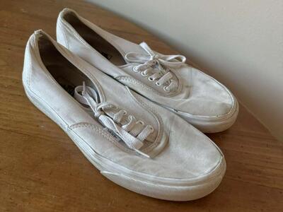 Unisex White Vans Size 10 Women’s 8.5 Men’s
