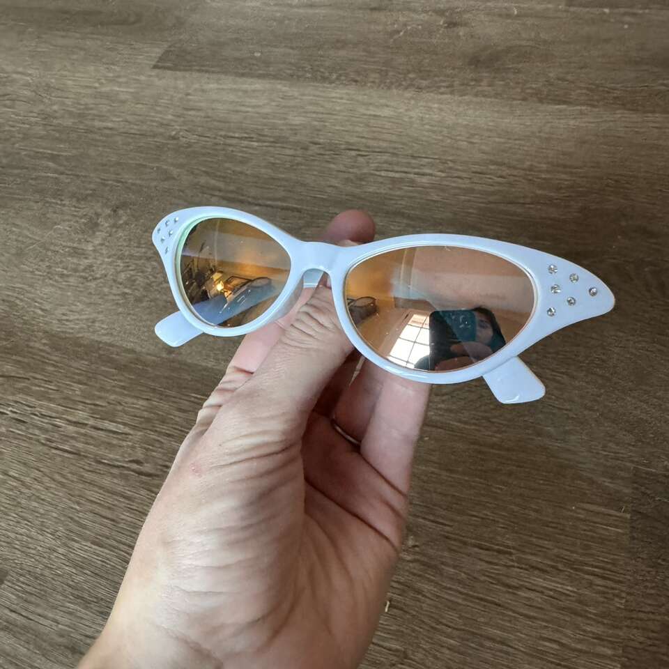 Vintage Style White Cat Eye Adult Sunglasses