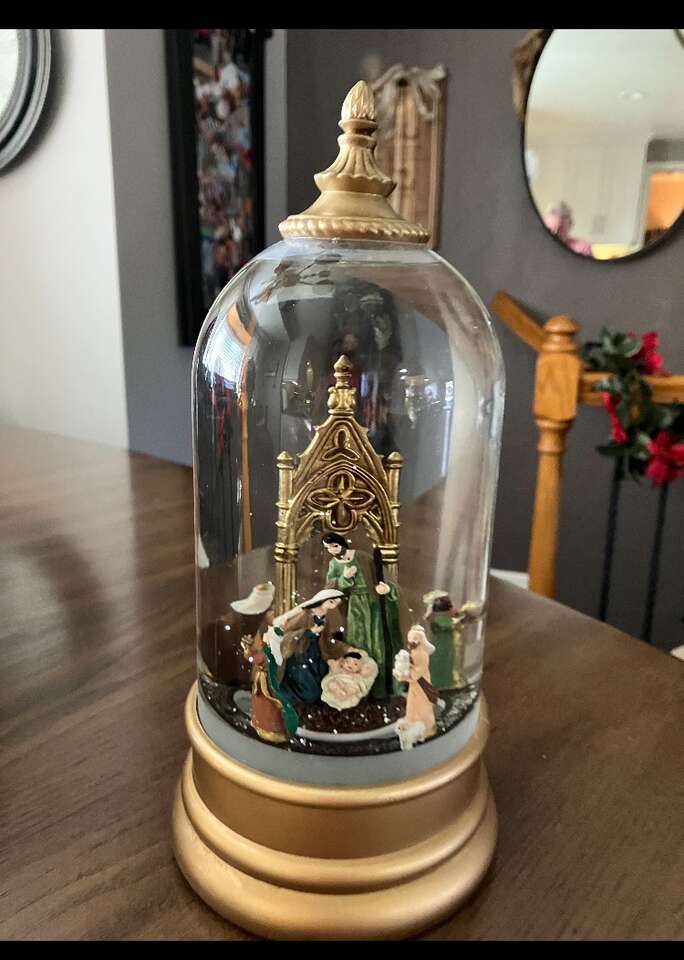 NatIvity Snow Globe