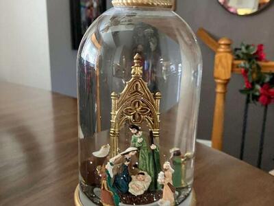 NatIvity Snow Globe