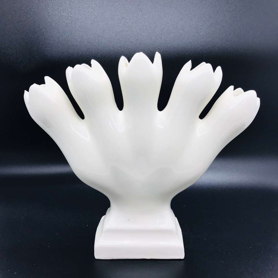 VINTAGE 1950’S LEART FIVE FINGER TULIP BUD VASE