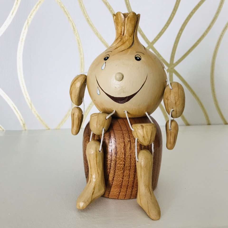 WOODKINS BY LINDA ~ WOODEN VEGETABLE ORNERY ONION