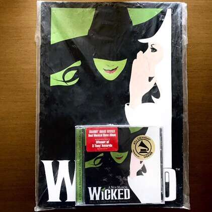 WICKED SOUVENIR PROGRAM & CD (Never Opened)