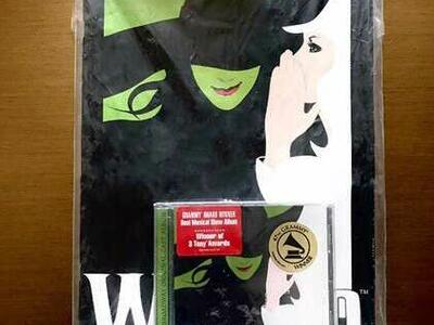 WICKED SOUVENIR PROGRAM & CD (Never Opened)