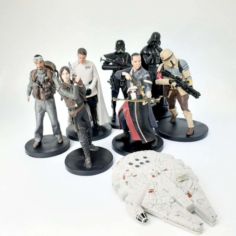 PRE-OWNED DISNEY STARWARS ACTION FIGURINES