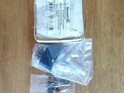NIB DUAL LOCKING BATTERY DISCONNECT SWITCH 6391005