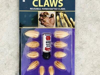 BRAND NEW GLOW IN THE DARK HALLOWEEN CLAWS