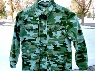 PRE-OWNED GREAT CONDITION GIRLS CAMOUFLAGE JACKET